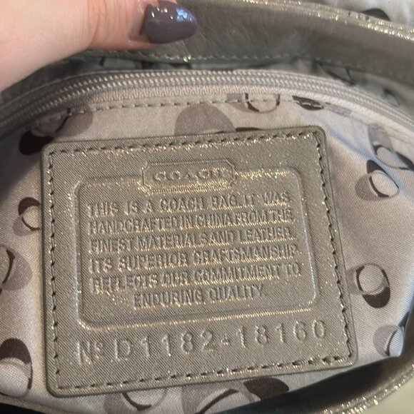 Authentic Coach Poppy Silver Leather Layla Shoulder Bag Y2K - Picture 9 of 9